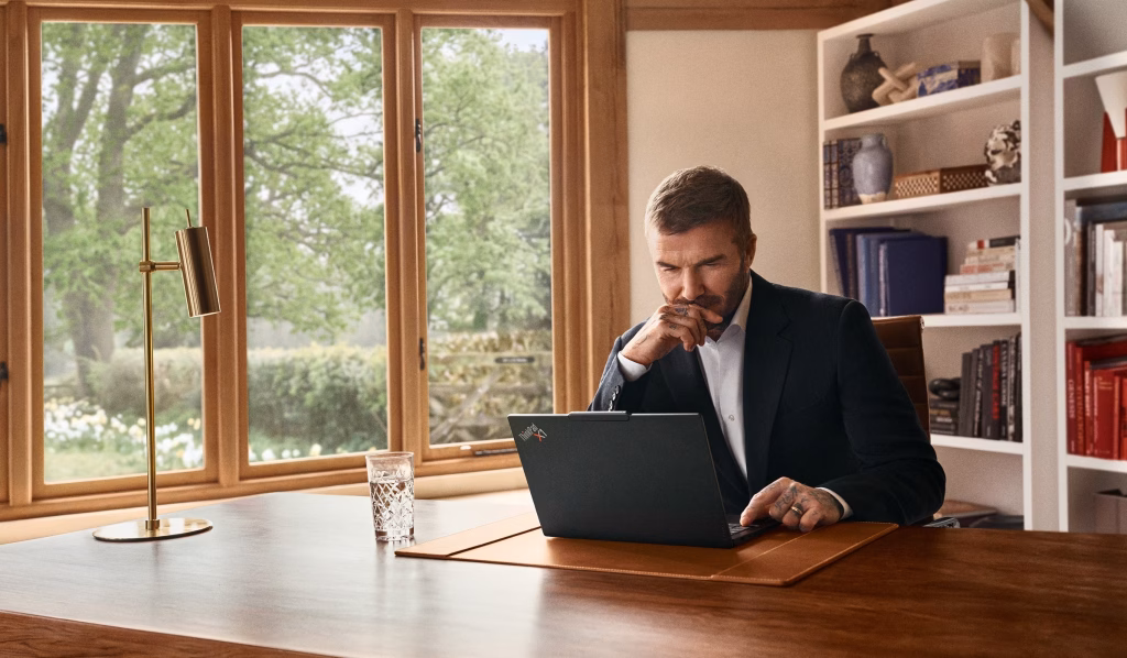 Lenovo lanza campaña global con David Beckham
