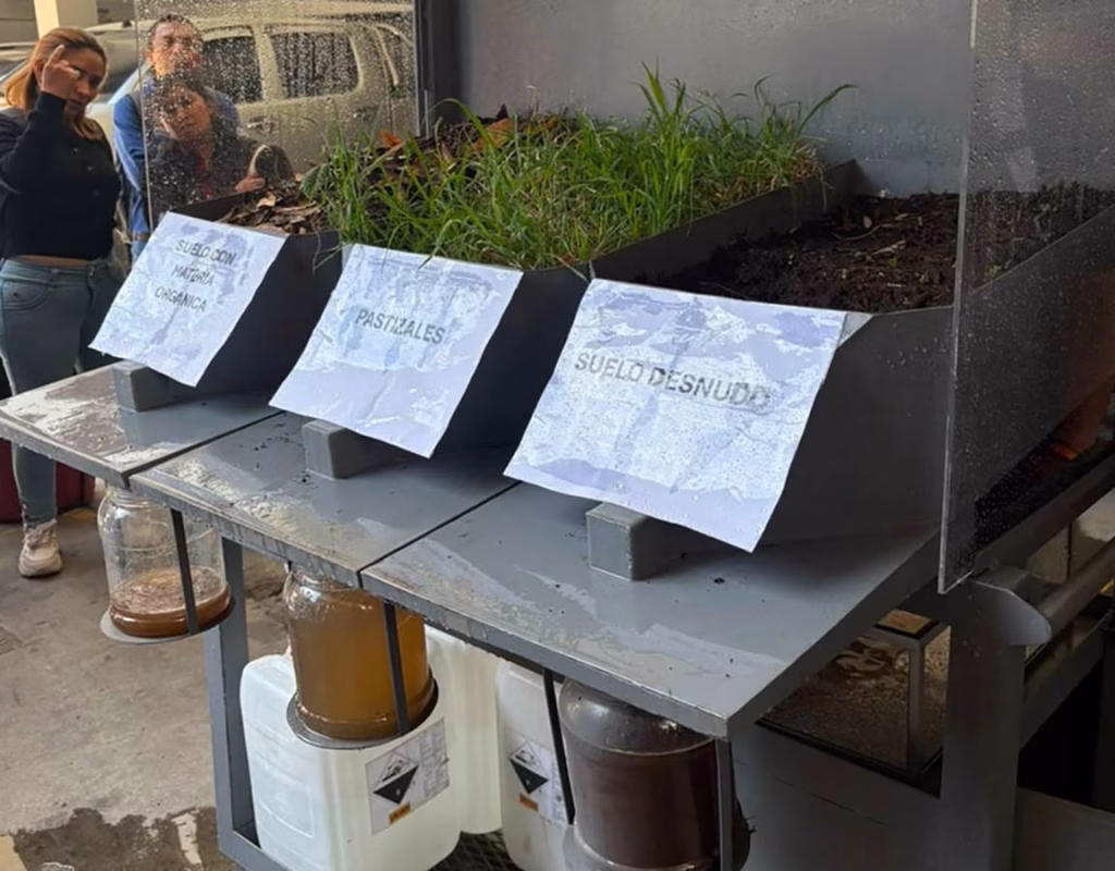 MAGA presenta simulador de lluvia a personal técnico para promover el manejo sostenible de suelos