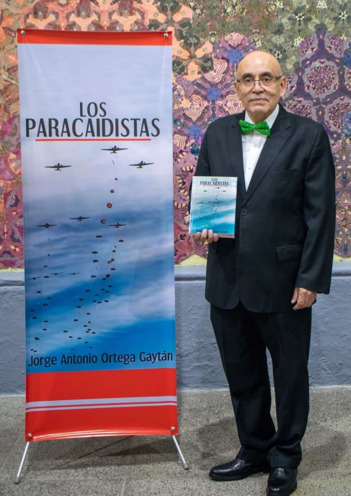 Libro Los Paracaidistas: crónica del paracaidismo militar guatemalteco