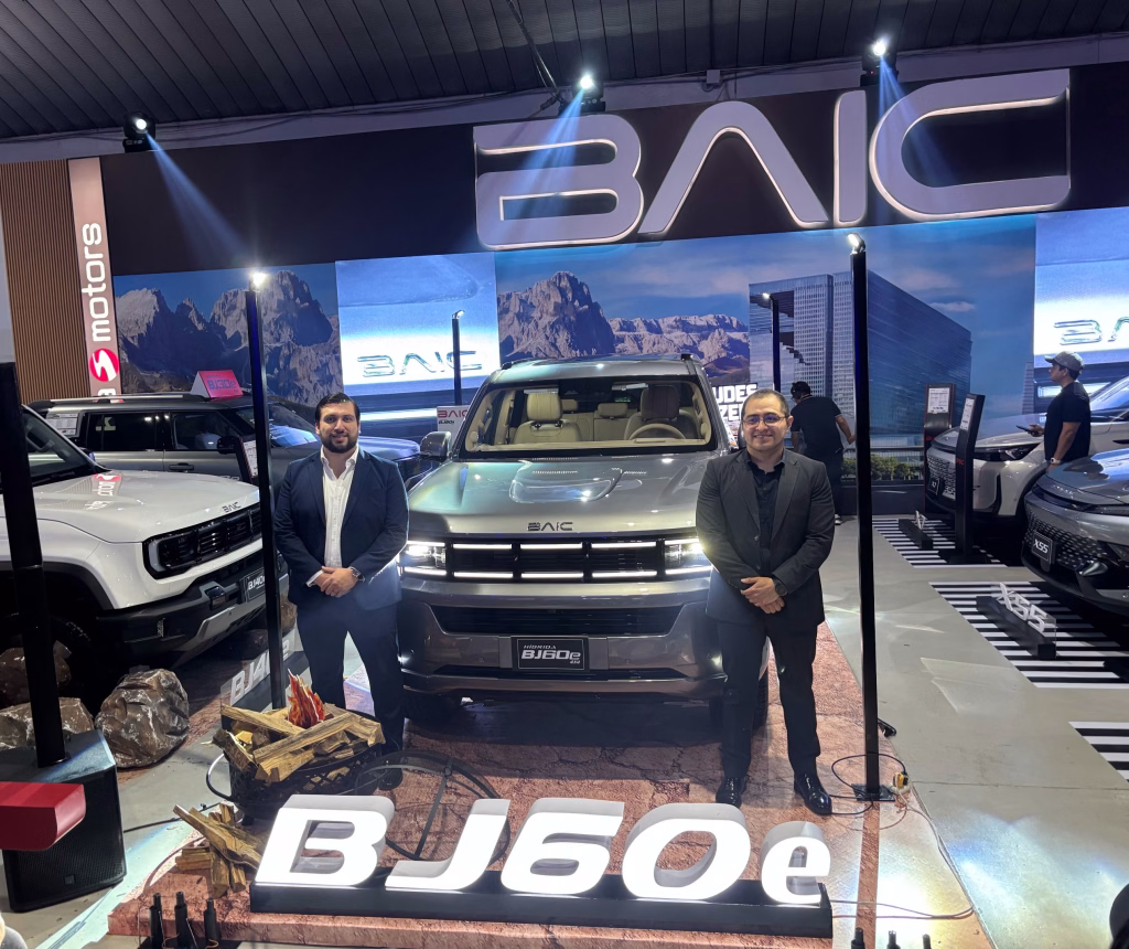 SikaMotors presenta ARCFOX T5 y BAIC BJ60E