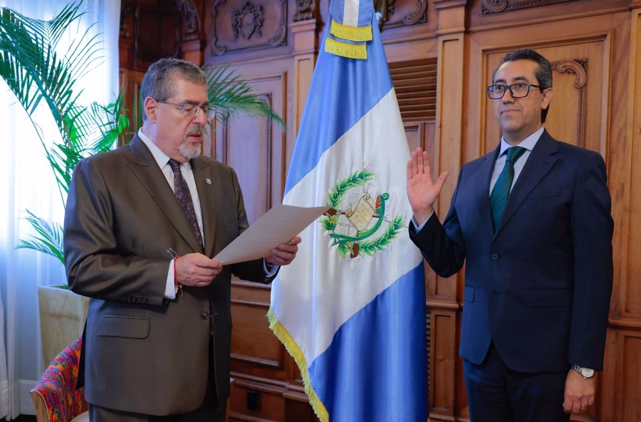 Presidente confirmó que Jonathan Menkos vuelve a ser ministro de Finanzas Públicas